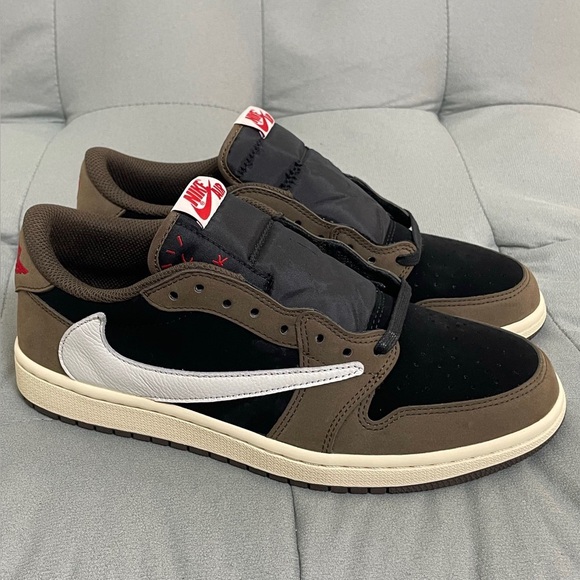 Travis Scott X Air Jordan 1 Retros Low OG main image 5